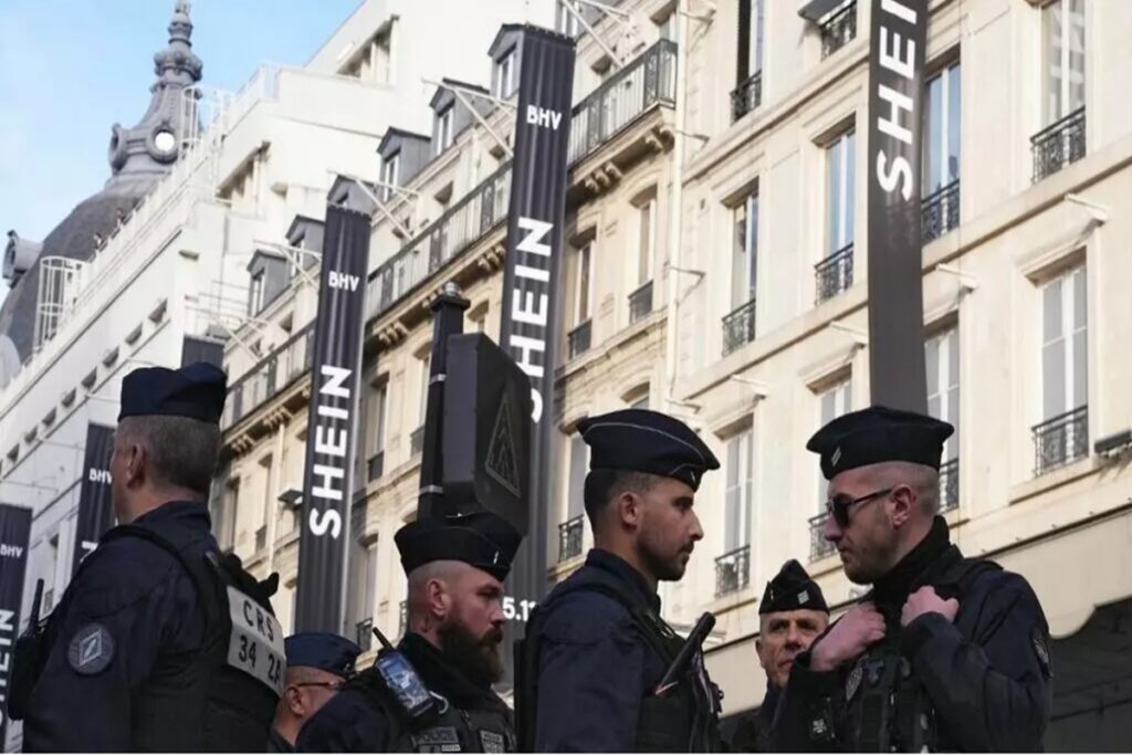 paris-abre-1a-loja-fisica-da-shein-em-meio-ao-caso-de-bonecas-infantis