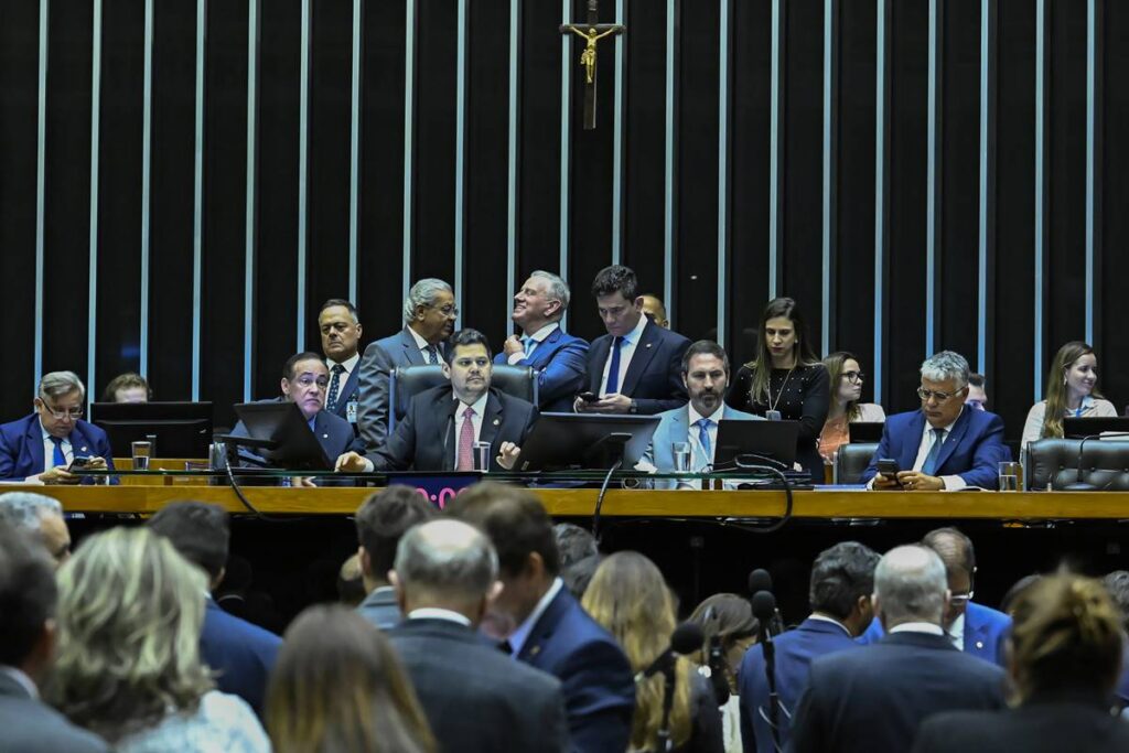 eleicoes-2026:-99-parlamentares-miram-governos-e-o-senado