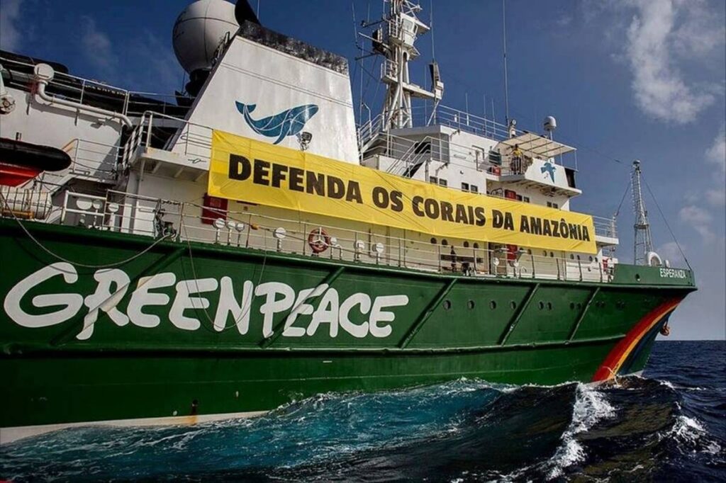 navio-do-greenpeace-chega-para-a-cop30-e-oferece-visitacao-publica