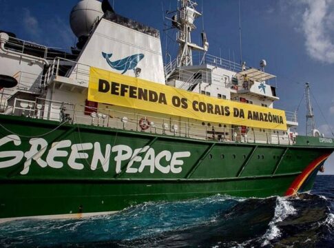 navio-do-greenpeace-chega-para-a-cop30-e-oferece-visitacao-publica