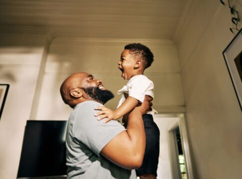 censo-2022:-em-22-anos,-brasil-ve-numero-de-maes-e-pais-solo-crescer