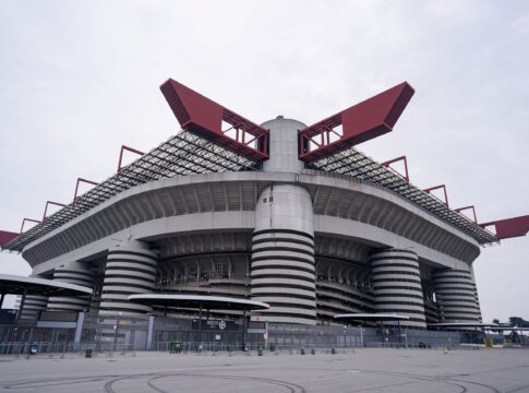 rivais-acertam-compra-conjunta-de-estadio-lendario-do-futebol-mundial