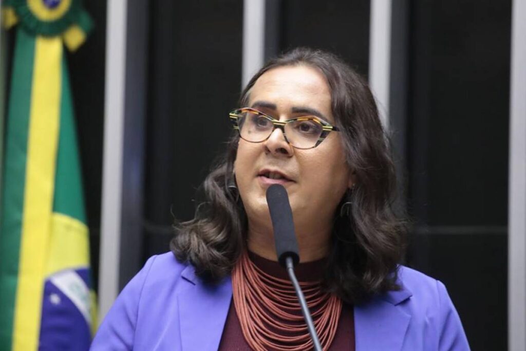 salabert-chama-novo-de-“bolsonarismo-de-sapatenis”-e-causa-bate-boca