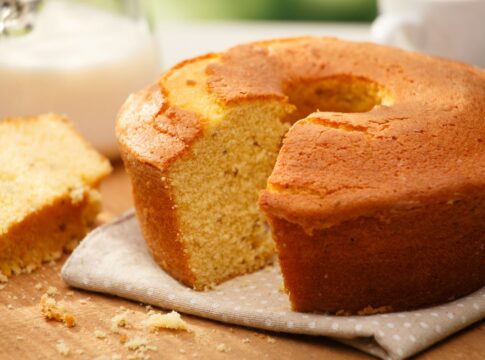sem-gluten:-faca-bolo-que-desmancha-na-boca-com-apenas-3-ingredientes