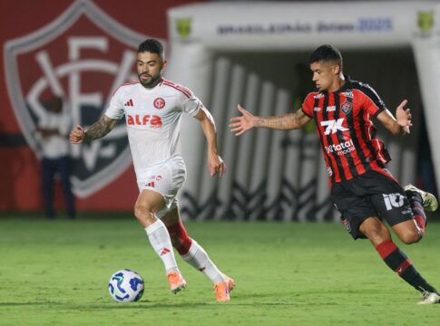 campeonato-brasileiro:-vitoria-bate-internacional-e-escapa-do-z4