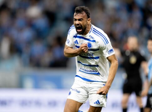 caca-aos-lideres:-cruzeiro-vence-gremio-e-mantem-vivo-sonho-do-titulo