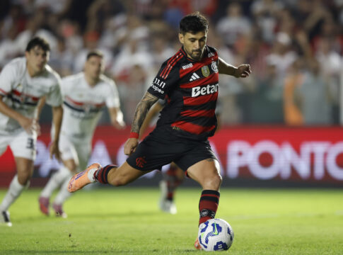 arrascaeta-se-torna-o-maior-artilheiro-estrangeiro-do-flamengo;-veja