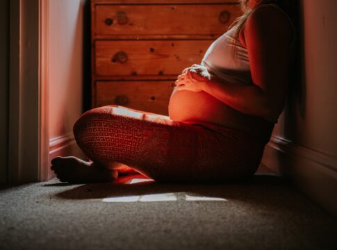 clima-e-ansiedade-ambiental-tem-afetado-decisao-de-ter-filhos.-entenda