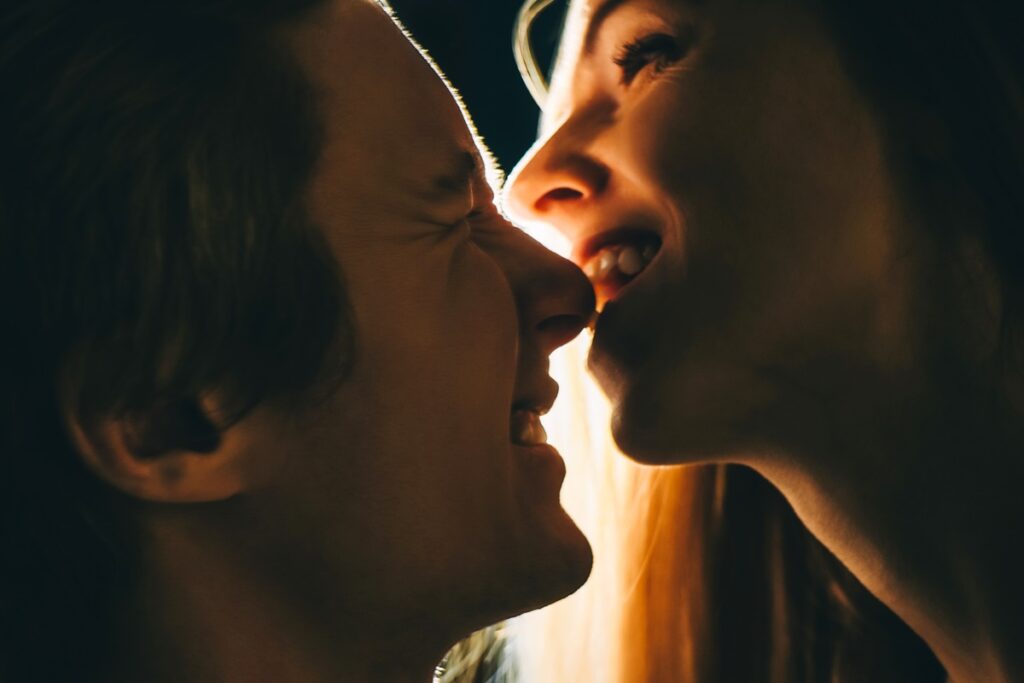 tesao-diferente:-conheca-o-fetiche-em-morder-e-ser-mordido-no-sexo