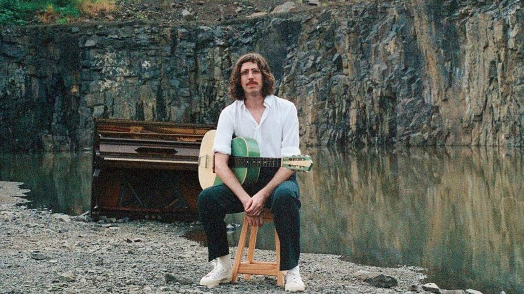 estilo-brasil:-tim-bernardes-fala-sobre-tempo,-leveza-e-a-arte-de-compor