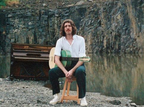 estilo-brasil:-tim-bernardes-fala-sobre-tempo,-leveza-e-a-arte-de-compor