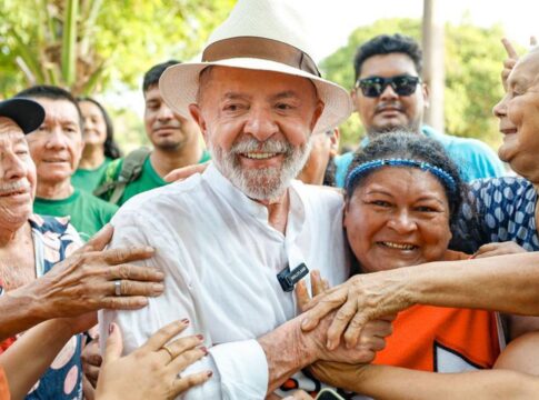 justica-tributaria:-lula-celebra-isencao-para-quem-ganha-ate-r$-5-mil