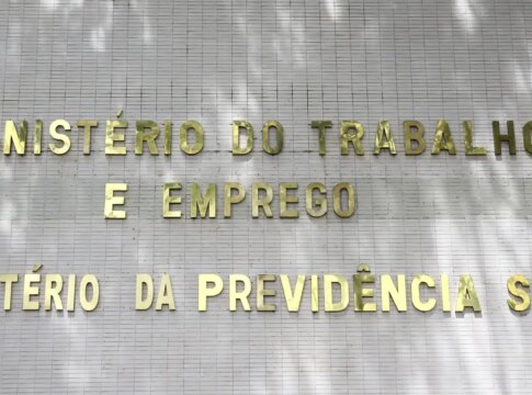 prazo-para-contestar-descontos-indevidos-do-inss-​termina-dia-14