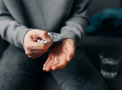 tomar-analgesicos-depois-da-academia-atrapalha-a-hipertrofia?-entenda