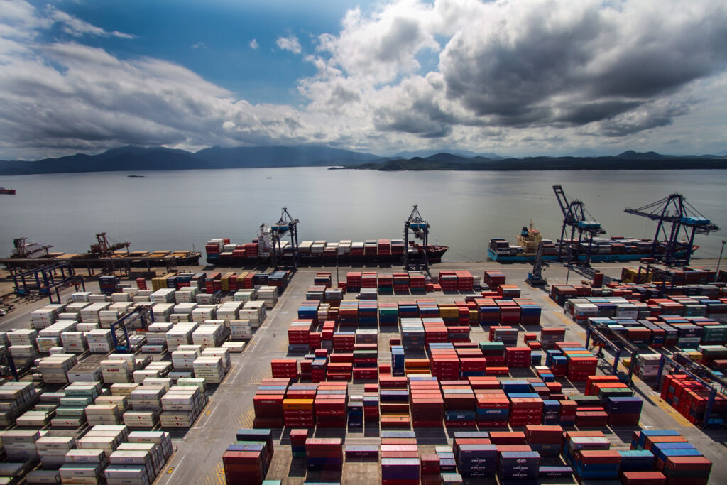 em-meio-a-tarifaco,-exportacoes-para-os-eua-caem-37,9%-em-outubro