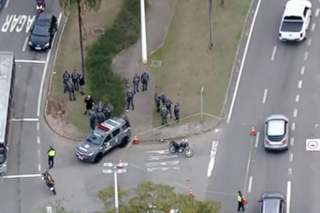 dupla-e-baleada-apos-tentar-assaltar-capitao-da-pm-em-alphaville