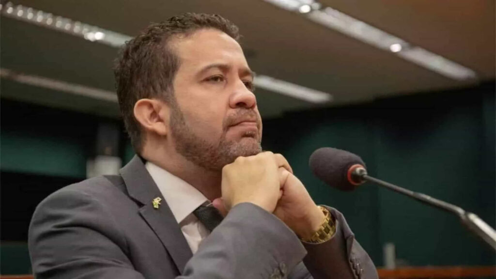 janones-se-arrepende-de-voto-na-camara-referente-a-aborto: “errei”