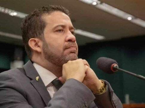 janones-se-arrepende-de-voto-na-camara-referente-a-aborto: “errei”