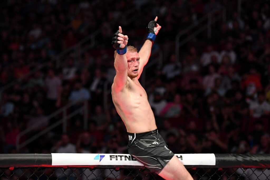 ex-campeao-do-ufc-e-condenado-por-violencia-contra-a-namorada