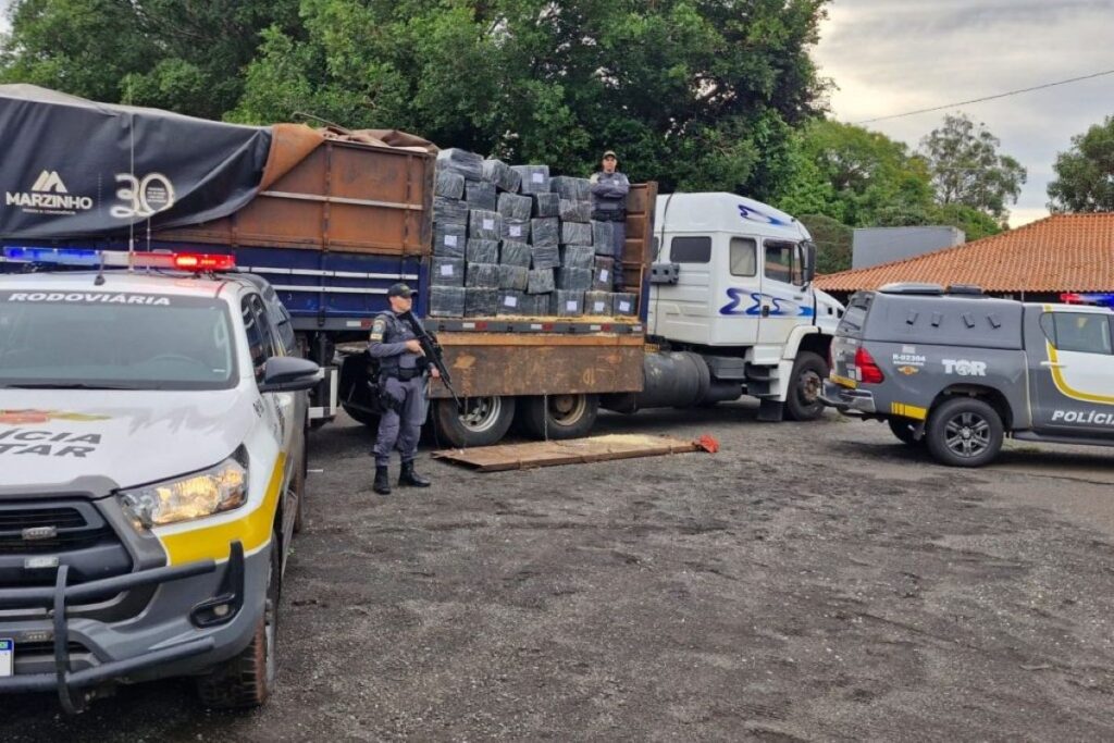 madeironha:-caminhoneiro-e-preso-com-1,8-tonelada-de-droga-em-carga