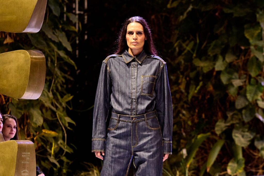 reinaldo-lourenco-faz-desfile-historico-no-metropoles-catwalk