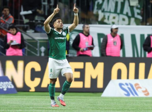 brasileirao:-palmeiras-vence,-se-isola-na-lideranca-poe-santos-no-z4