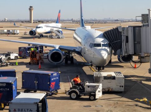 centenas-de-voos-sao-cancelados-nos-eua-em-meio-ao-shutdown