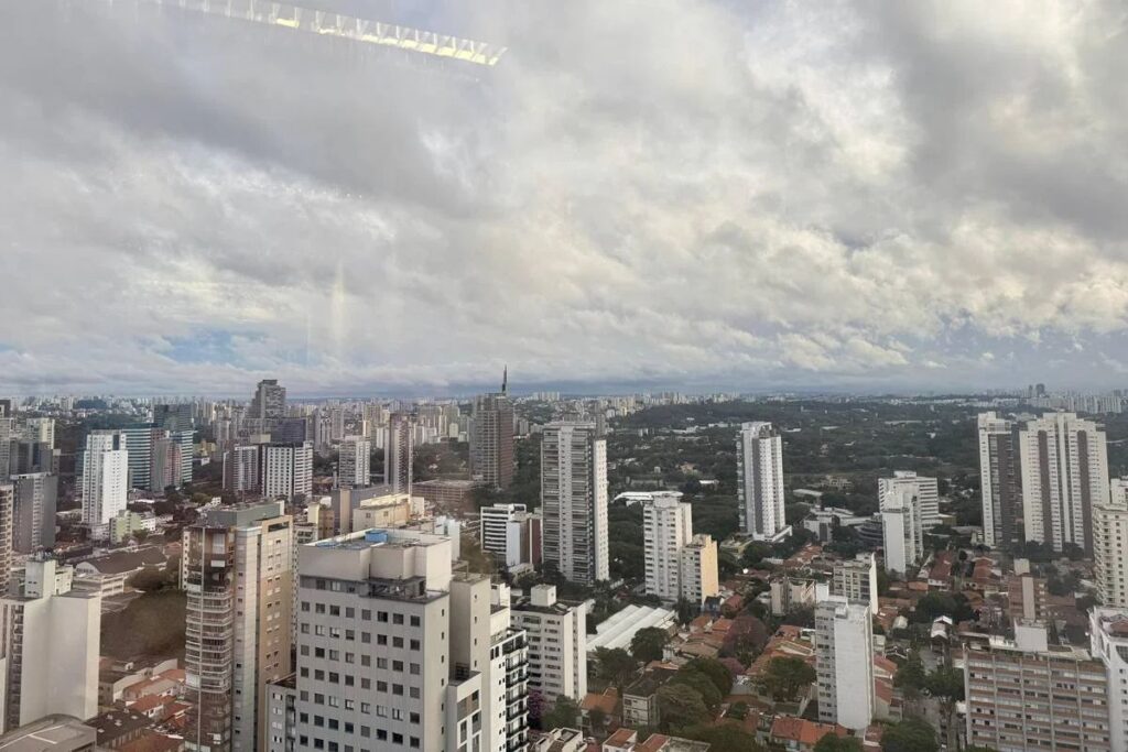 frente-fria-ou-calor-extremo?-como-fica-o-tempo-em-sp-no-fim-de-semana