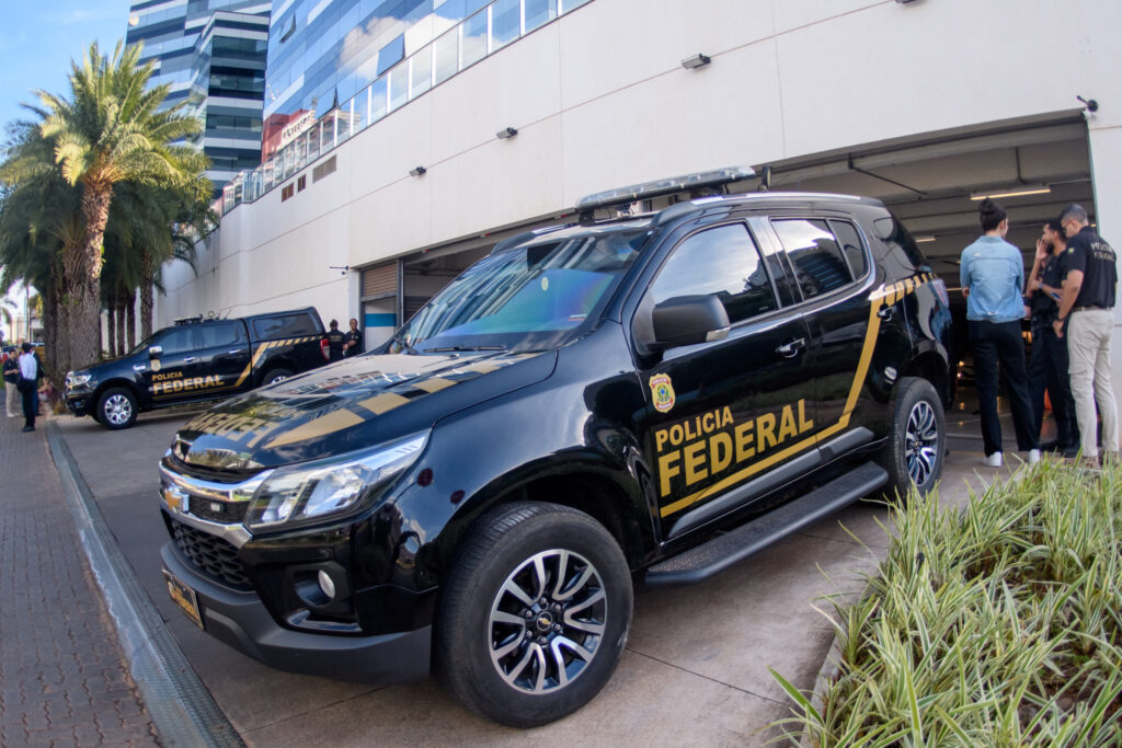 pf-prende-policiais-suspeitos-de-vender-droga-apreendida-para-faccao