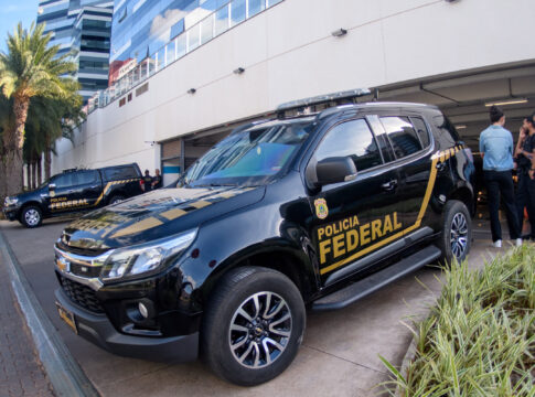 pf-prende-policiais-suspeitos-de-vender-droga-apreendida-para-faccao