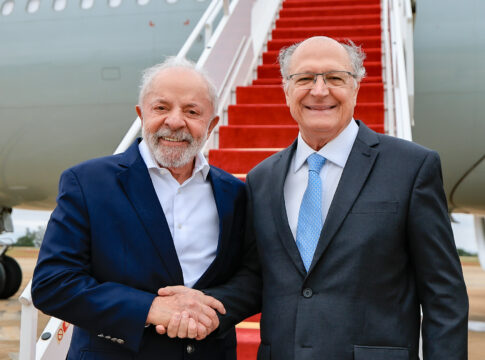 lula-afaga-aniversariante-alckmin:-“orgulho-te-lo-como-parceiro”