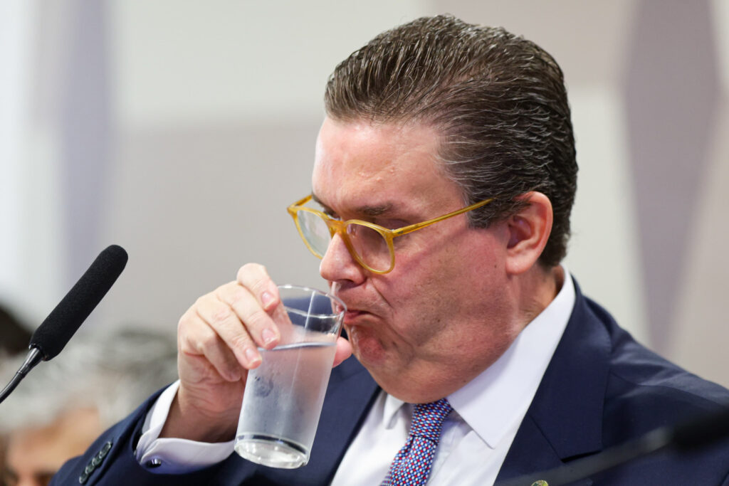 ministro-aproveita-ferias-de-presidente-do-inss-para-fazer-mudanca