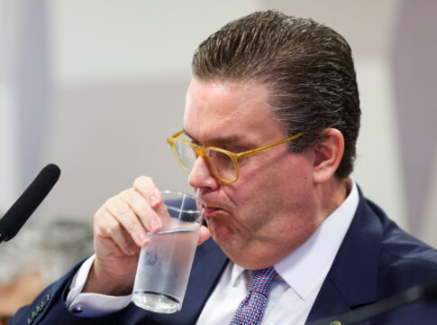 ministro-aproveita-ferias-de-presidente-do-inss-para-fazer-mudanca