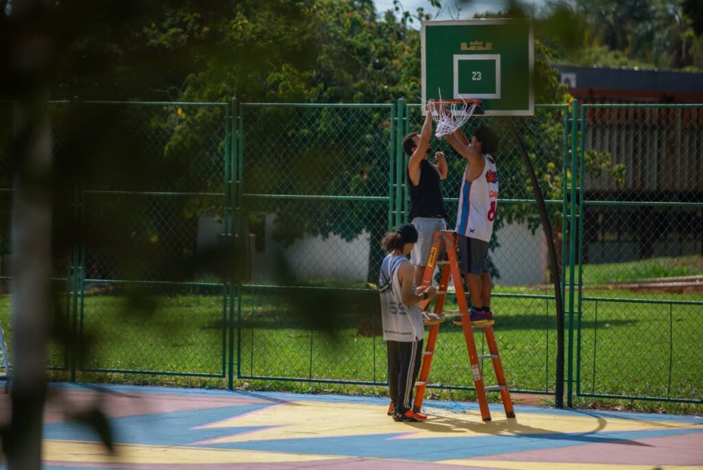 projeto-transforma-quadras-de-basquete-em-espacos-de-inclusao-no-df