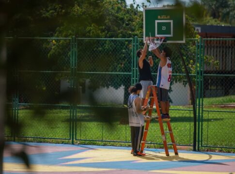 projeto-transforma-quadras-de-basquete-em-espacos-de-inclusao-no-df