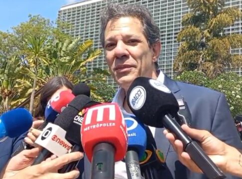 haddad-chora-em-velorio-e-destaca-resiliencia-de-fundador-do-pt-morto