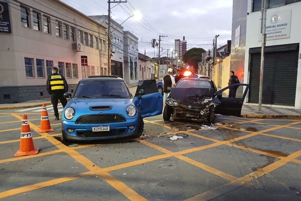 madrugada-de-susto:-carros-se-chocam-e-deixam-criancas-feridas-em-sp