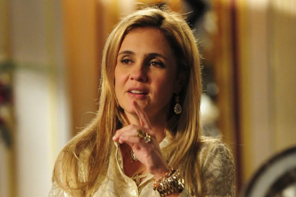 adriana-esteves-pode-faturar-salario-milionario-em-avenida-brasil-2