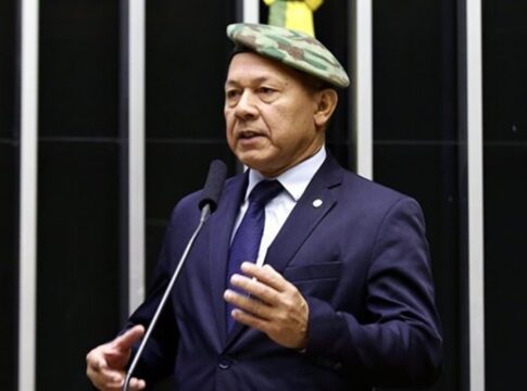 deputado-do-pl-emprega-mulher,-cunhada-e-concunhados-na-camara
