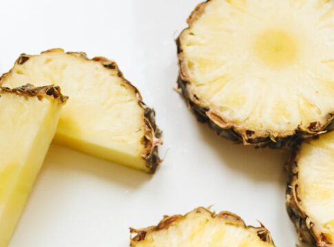 gostosa-e-fresca:-sobremesa-de-abacaxi-tem-gostinho-de-verao;-prove-ja