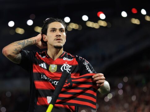 pedro-apresenta-melhora-e-flamengo-projeta-retorno-aos-treinos