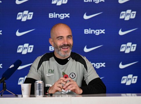 video:-tecnico-do-chelsea-brinca-sobre-adaptacao-de-estevao-ao-frio