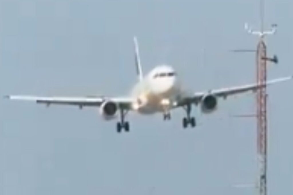 aviao-pousa-“de-lado”-em-sc-devido-a-vento-forte-em-aeroporto.-video