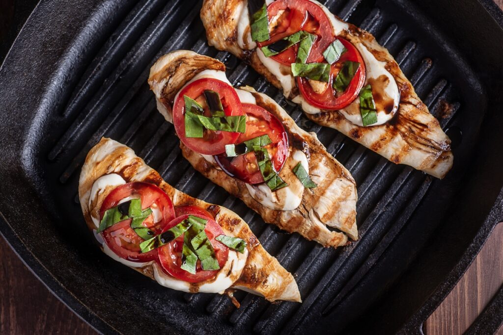 file-de-frango-caprese-na-frigideira-e-rapido-e-cheio-de-sabor