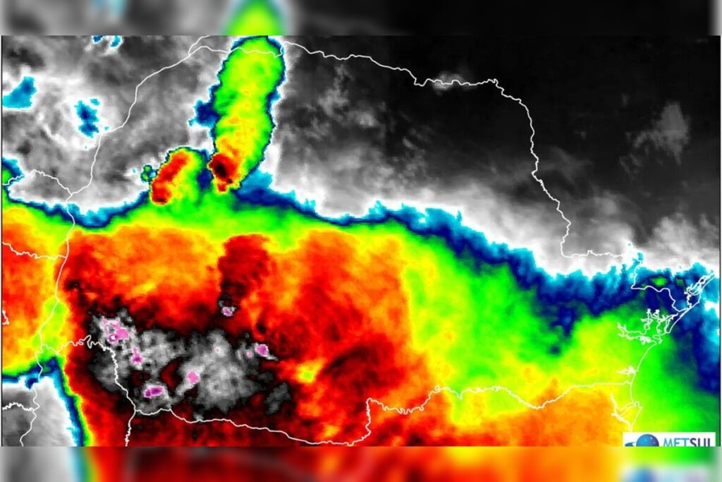 imagens-de-satelite-mostram-tornado-que-devastou-cidade-no-parana