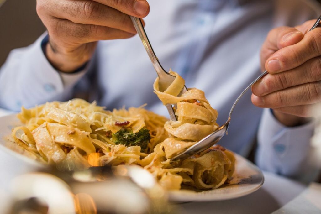 da-para-comer-macarrao-sem-engordar?-nutricionista-revela-3-truques