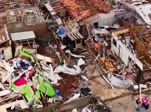 tornado-destroi-90%-de-rio-bonito-do-iguacu-(pr)-e-causa-seis-mortes