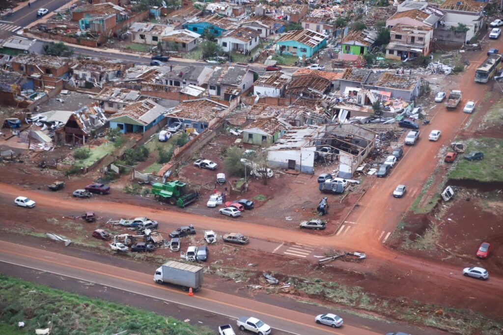 governo-decreta-luto-de-3-dias-apos-tornado-matar-6-e-ferir-750-no-pr