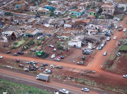 governo-decreta-luto-de-3-dias-apos-tornado-matar-6-e-ferir-750-no-pr