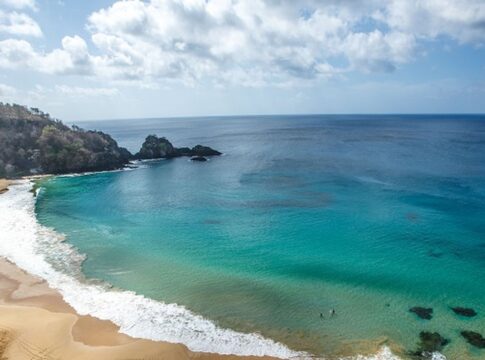 usina-solar-garantira-descarbonizacao-da-energia-em-noronha-ate-2027